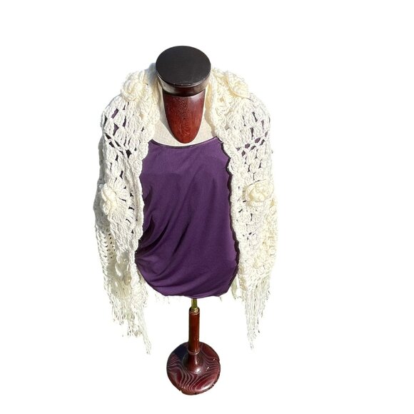 Hand Crocheted Vintage Granny Square 3D Roses All‎ White Fringe Shawl 78" Wide - Picture 2 of 4